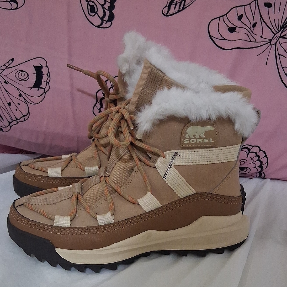 Sorel Women's Tan and White Winter Boots